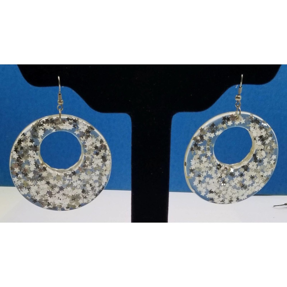 1960s Mod Hip Pop Art Big Hoop Lucite Silver White Confetti Stars Earrings EY32